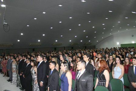 HUGV forma 132 residentes em diversas especialidades.